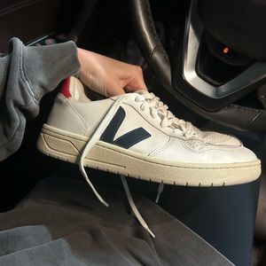 VEJA Size 7 sneakers